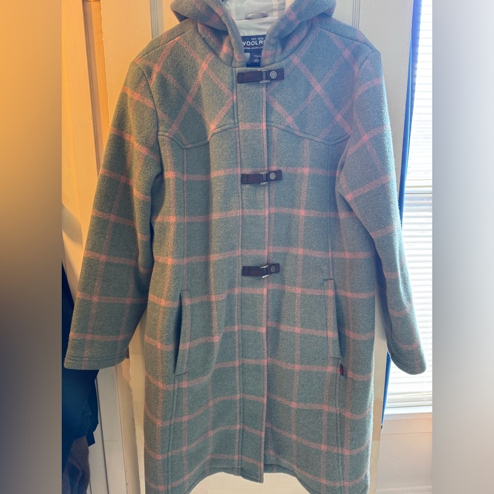Woolrich Wool Duffle Coat SZ Large
grey pink plaid
Lightly Worn